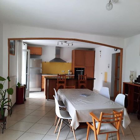 Maison Spacieuse Et Agreable Saint-Georges-de-Luzençon 外观 照片