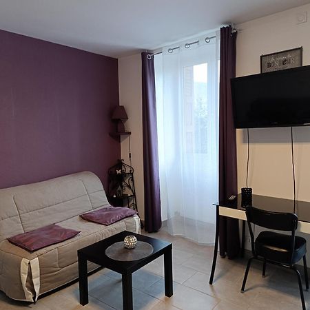 Maison Spacieuse Et Agreable Saint-Georges-de-Luzençon 外观 照片
