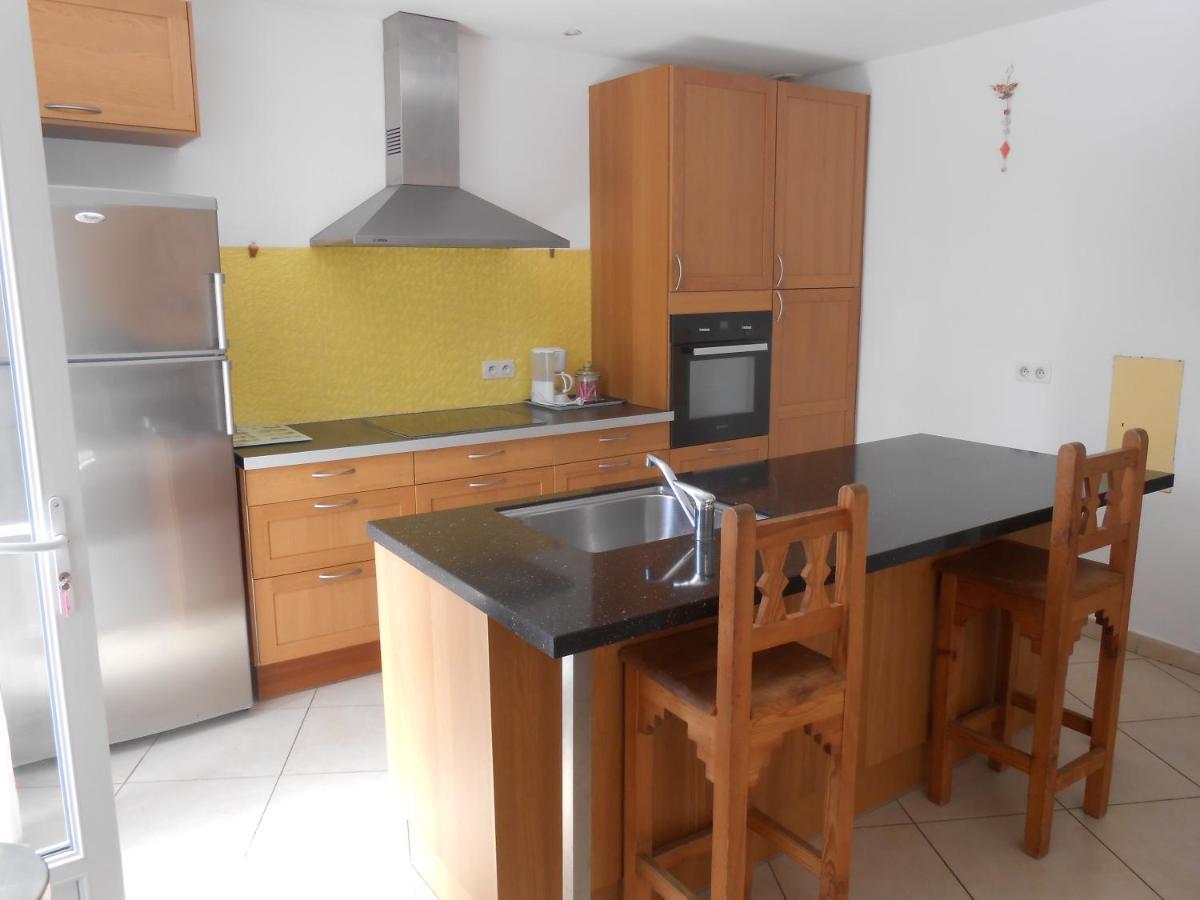 Maison Spacieuse Et Agreable Saint-Georges-de-Luzençon 外观 照片