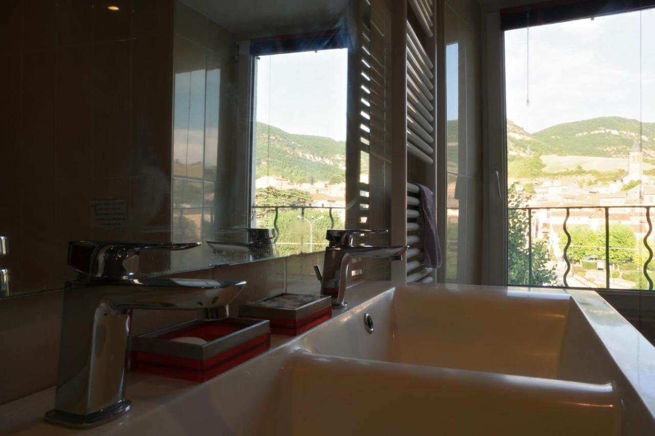 Maison Spacieuse Et Agreable Saint-Georges-de-Luzençon 外观 照片