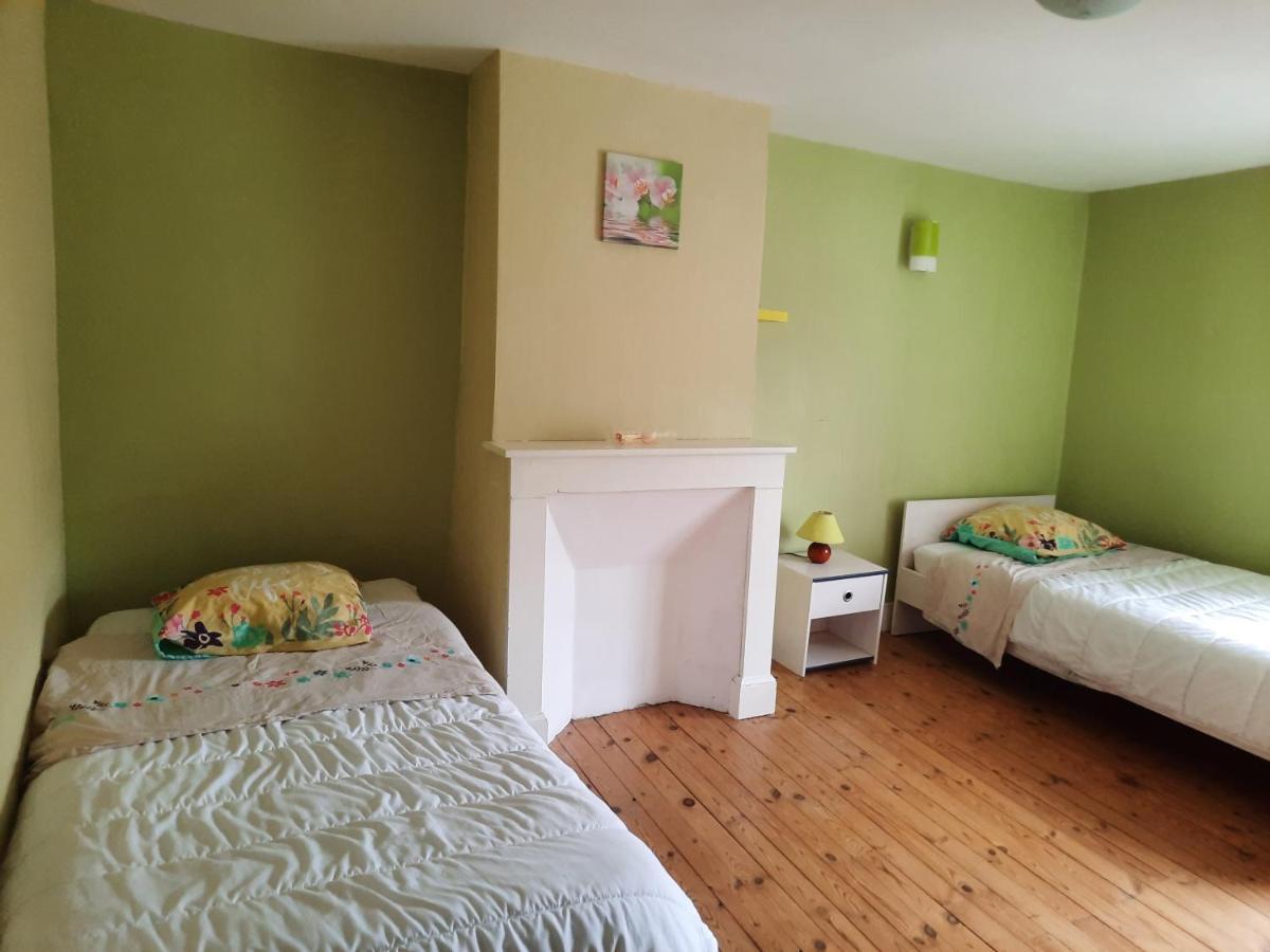 Maison Spacieuse Et Agreable Saint-Georges-de-Luzençon 外观 照片