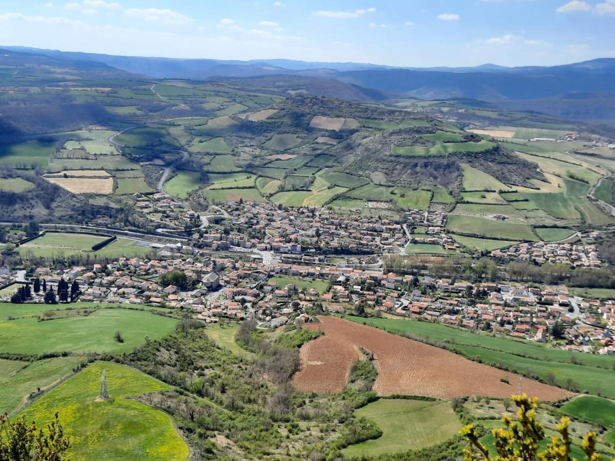Maison Spacieuse Et Agreable Saint-Georges-de-Luzençon 外观 照片