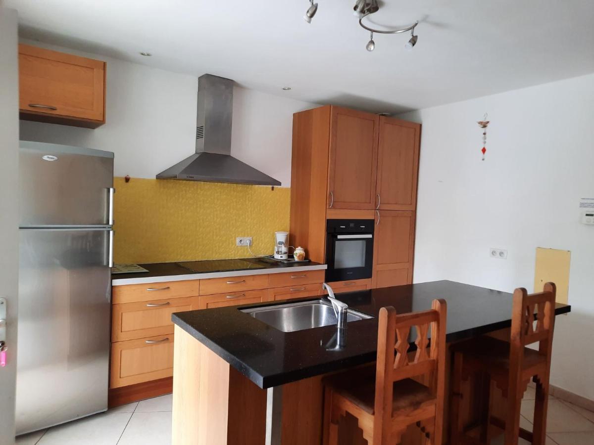 Maison Spacieuse Et Agreable Saint-Georges-de-Luzençon 外观 照片