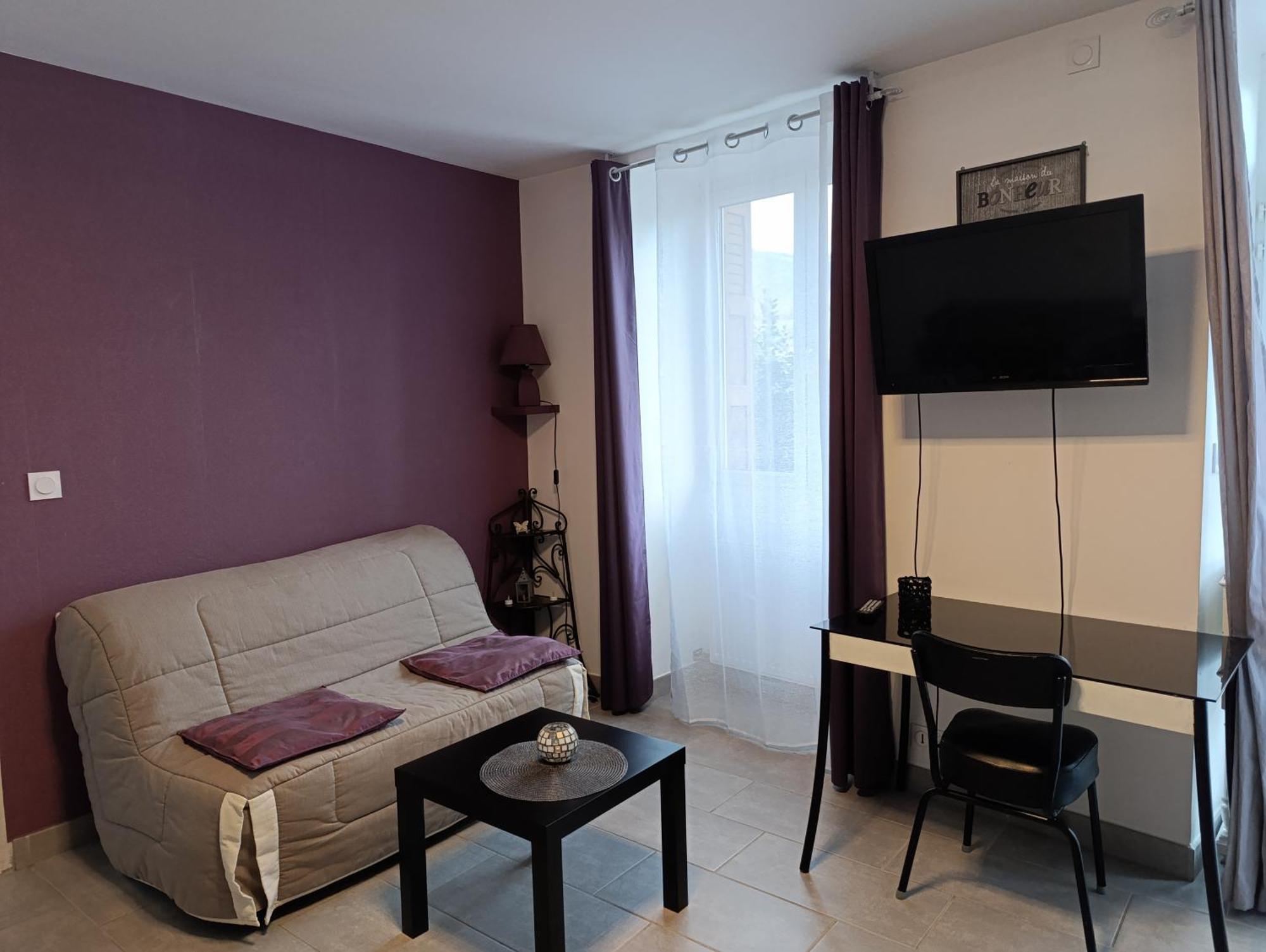 Maison Spacieuse Et Agreable Saint-Georges-de-Luzençon 外观 照片