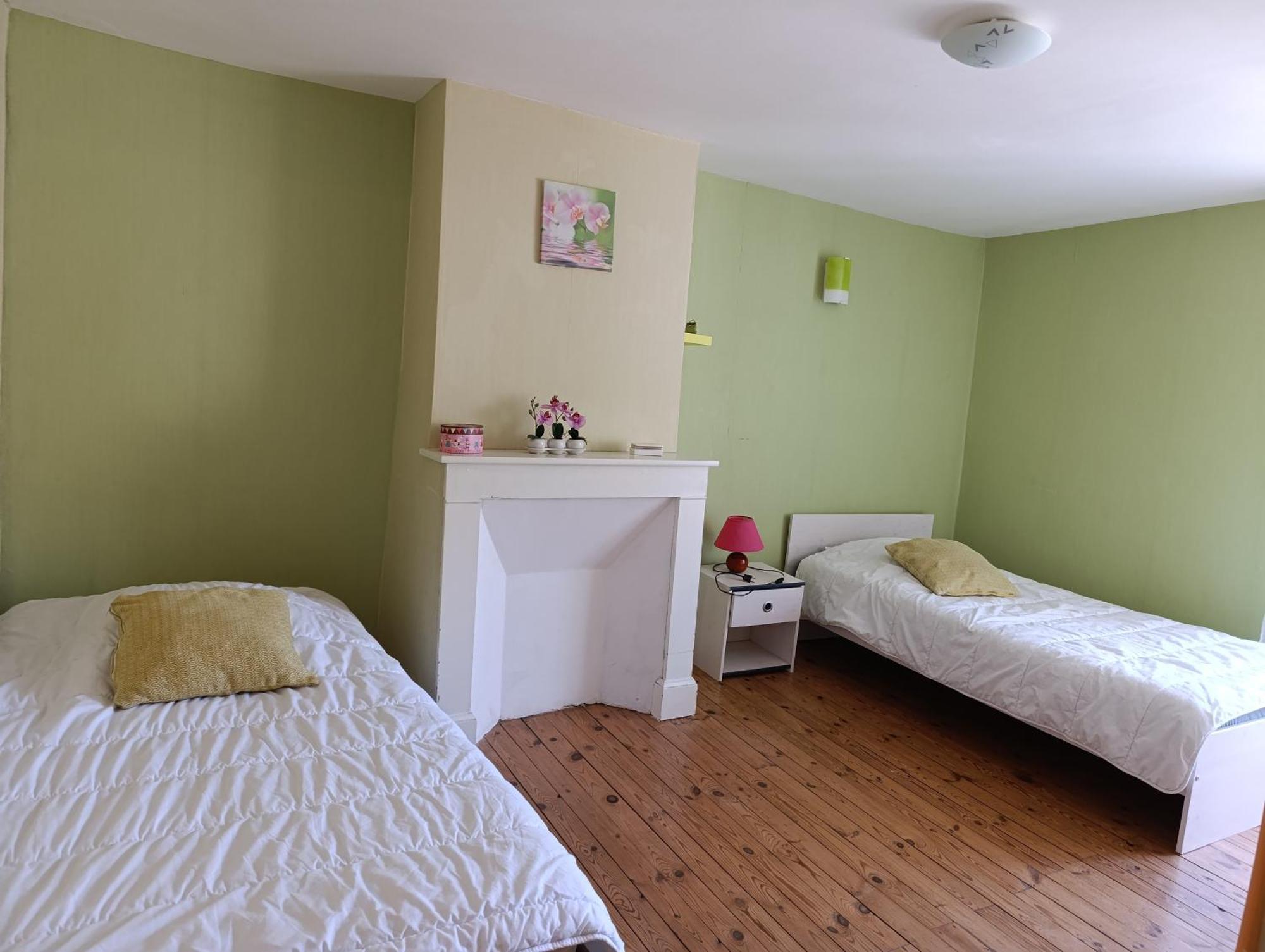 Maison Spacieuse Et Agreable Saint-Georges-de-Luzençon 外观 照片