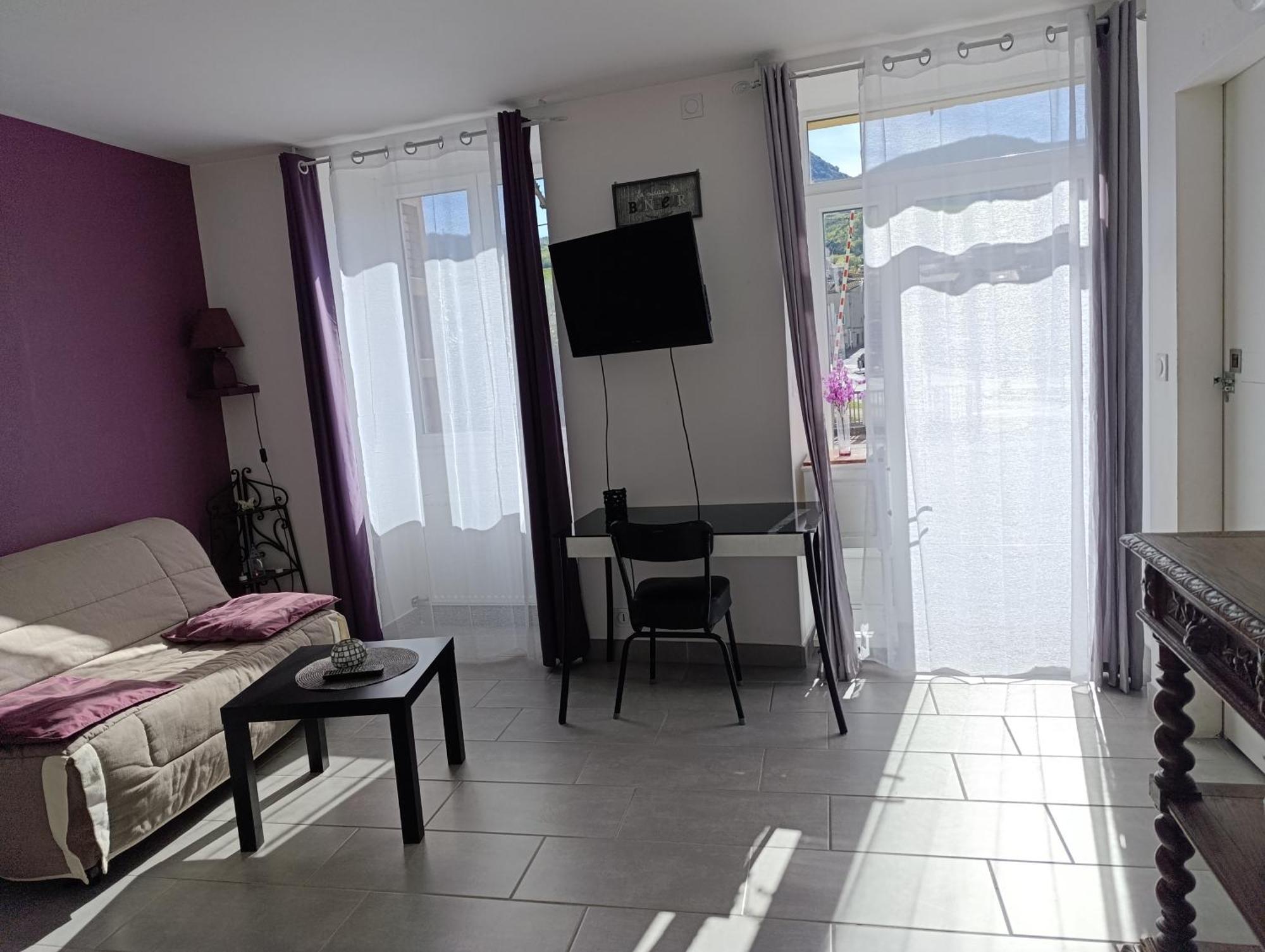 Maison Spacieuse Et Agreable Saint-Georges-de-Luzençon 外观 照片